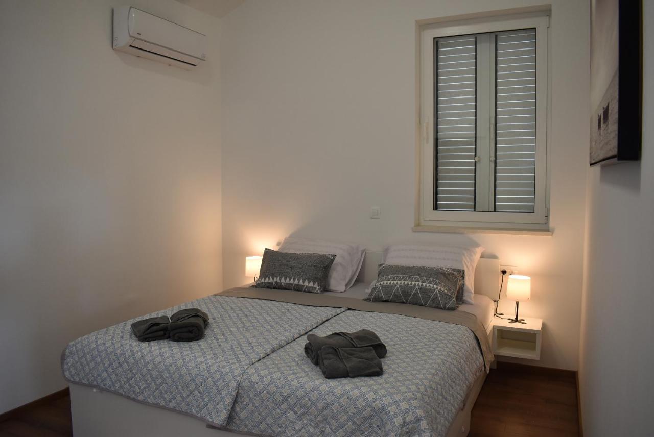 Apartment Aci Marina Rab Banjol エクステリア 写真